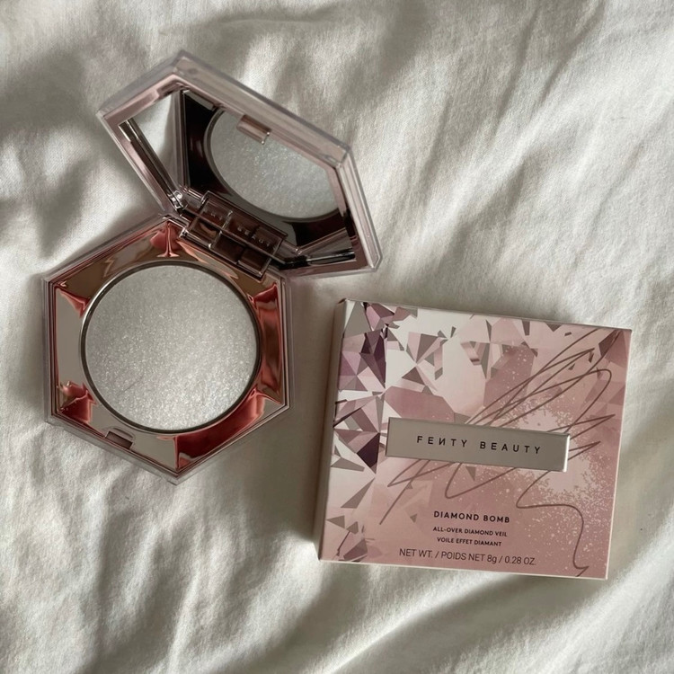 هایلایتر پودری فنتی بیوتی fenty beauty ✨️🫧🪞