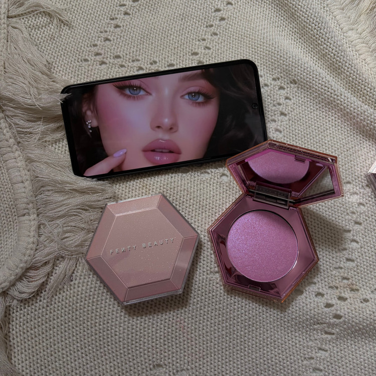 هایلایتر پودری فنتی بیوتی fenty beauty ✨️🫧🪞